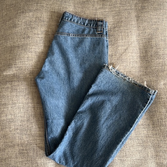 Vintage Low-Rise Levi’s - Picture 7 of 7